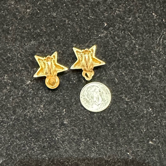 9 pairs of Vintage Clip on earrings. - Picture 13 of 13